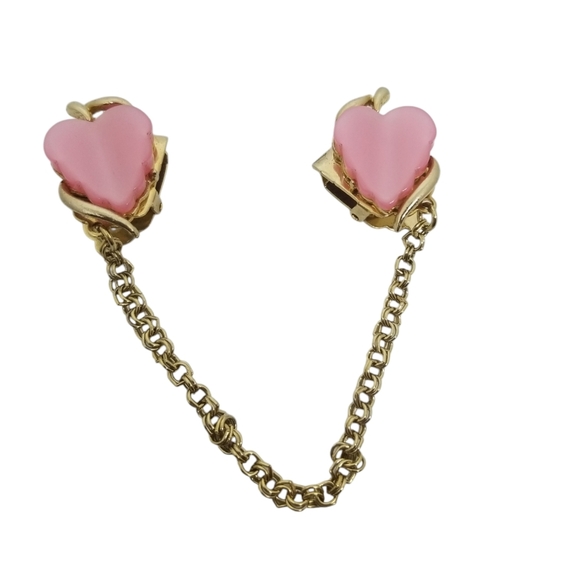 VINTAGE GOLDTONE & PINK LUCITE SWEATER CLIPS WITH CHAIN - Picture 1 of 5